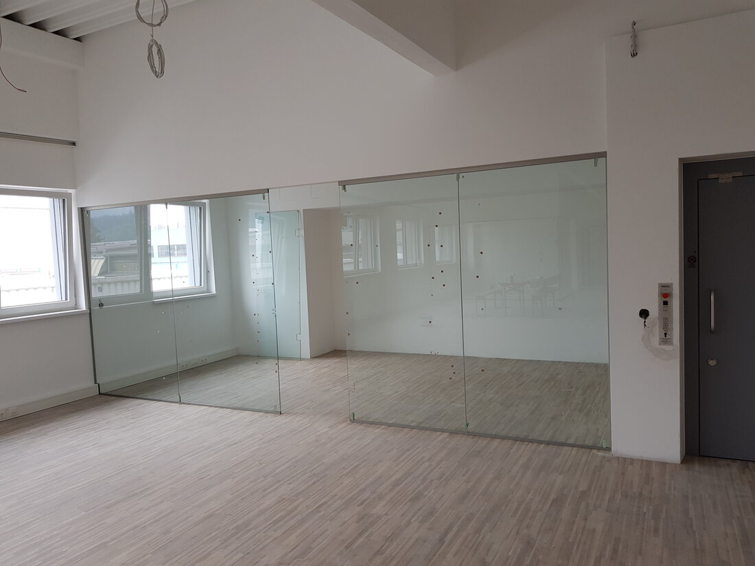 Abgedeckter Arbeitsbereich bei Glasarbeiten